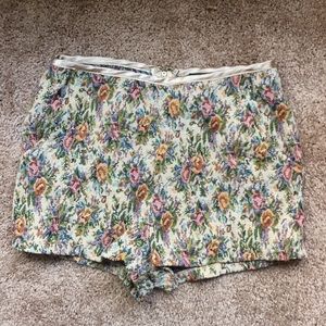Cute vintage floral pattern shorts